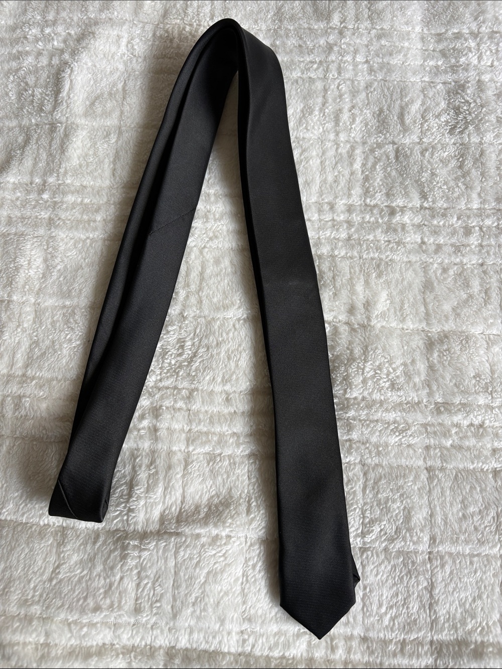 H&M Solid Black Skinny Polyester Men's Tie